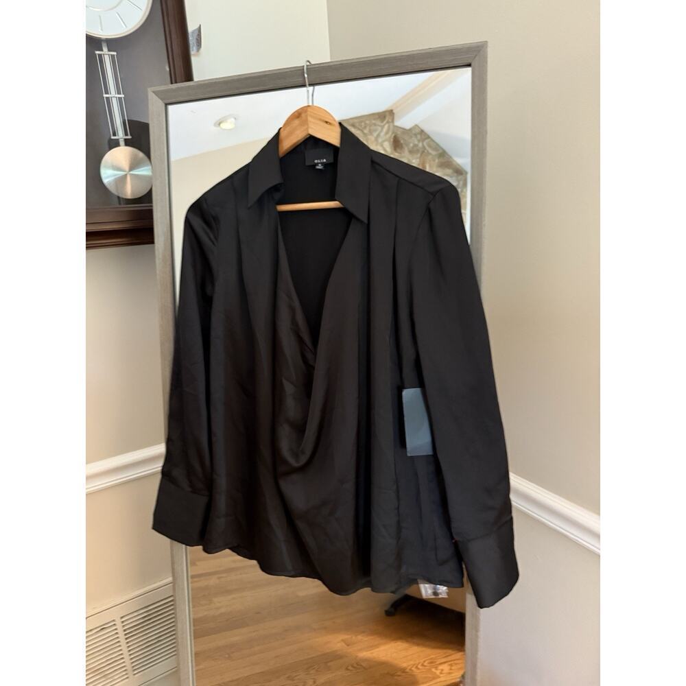 Olia Women’s Small Blouse Black‎ Low Cut Plunging Neckline Satiny Relaxed Fit